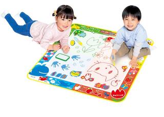 【新製品】25周年「スイスイおえかき」シリーズから4色のシートで描ける新商品が登場