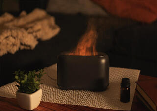 【新製品】まるで炎!? 贅沢時間を味わえる「超音波アロマディフューザー」