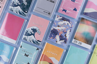 【新製品】海外版オリジナルデザインも。「マークス・ダイアリー 2026 海外版」