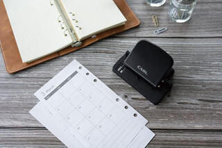 【新製品】コンパクトになったシステム手帳用パンチ