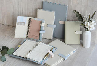 【新製品】パターンファブリックをあしらった2026年版カジュアル系システム手帳