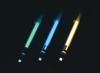 【新製品】暗闇で光る蓄光顔料入りの消しゴムを搭載したノック式消しゴム