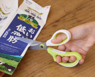【新製品】子ども・保護者・先生の３方向の目線で考えられた学童はさみ