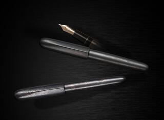 【新製品】伝統技工で機能美を表現した「伝統漆芸 畷 万年筆 黒銀箔」