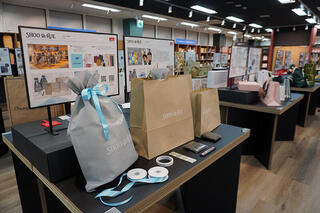 【コレ注目！】学祭などの包装資材も相談可能！紙好きさんにも楽しいシモジマのショールーム