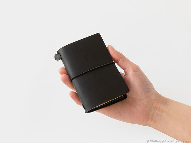 【新製品】手のひらにすっぽり収まる「トラベラーズノート カードサイズ 20周年セット」限定発売