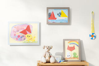 【新製品】子どもが描いた作品や賞状を飾りながら収納できるケース