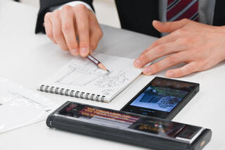 【ニュース】 自ら削った鉛筆でデッサン、三菱鉛筆「鉛筆けずり入社式」